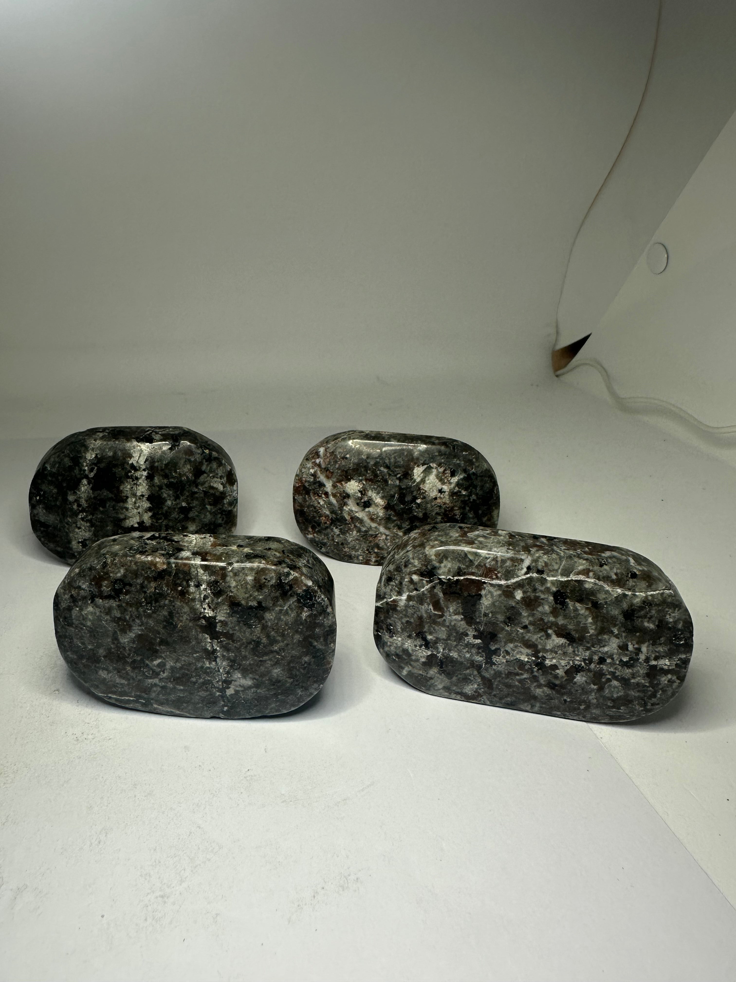 Large Yooperlite Palm Stone – 110g