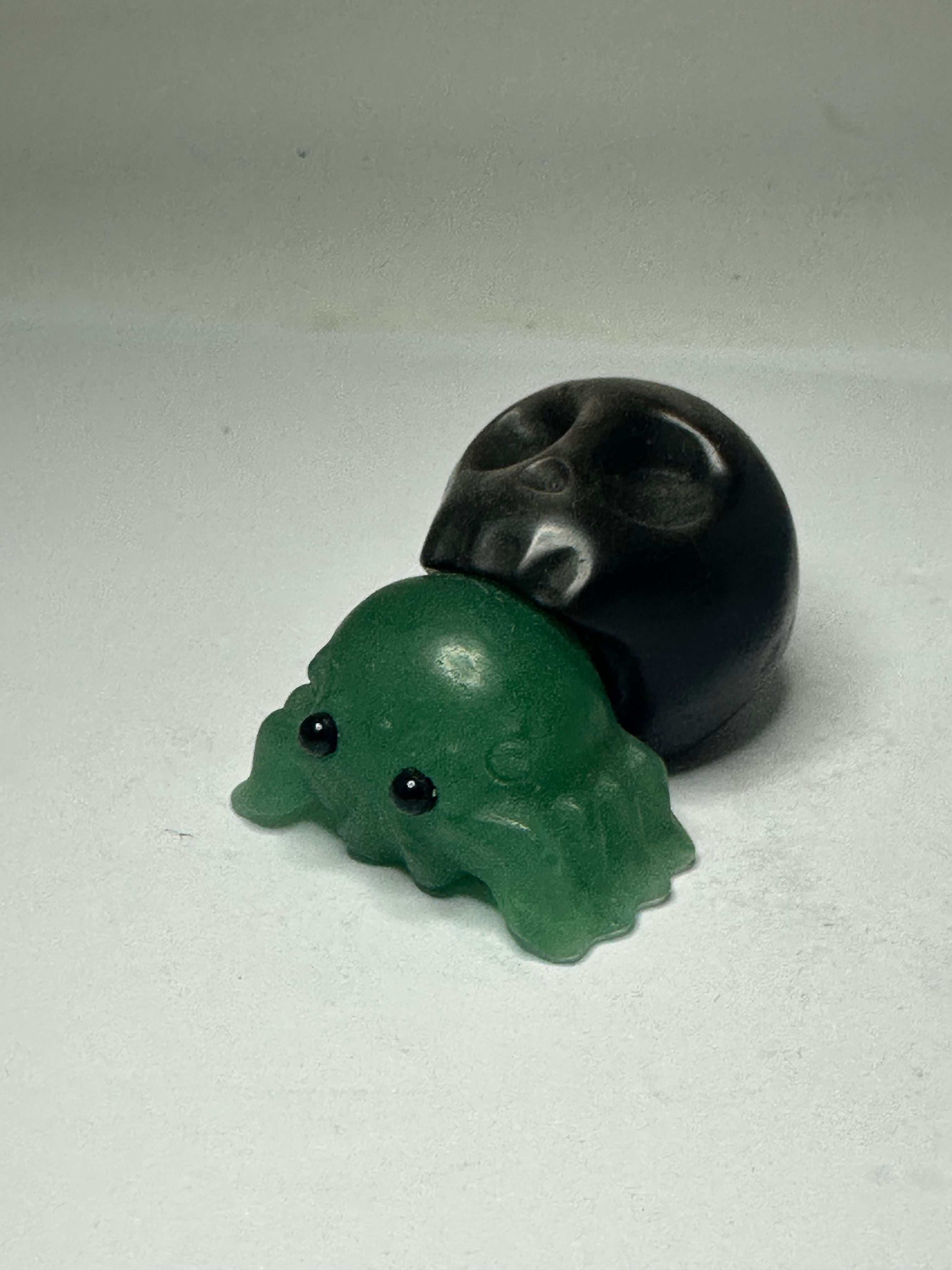 Green Aventurine Spider with Silver Obsidian Body – 91g