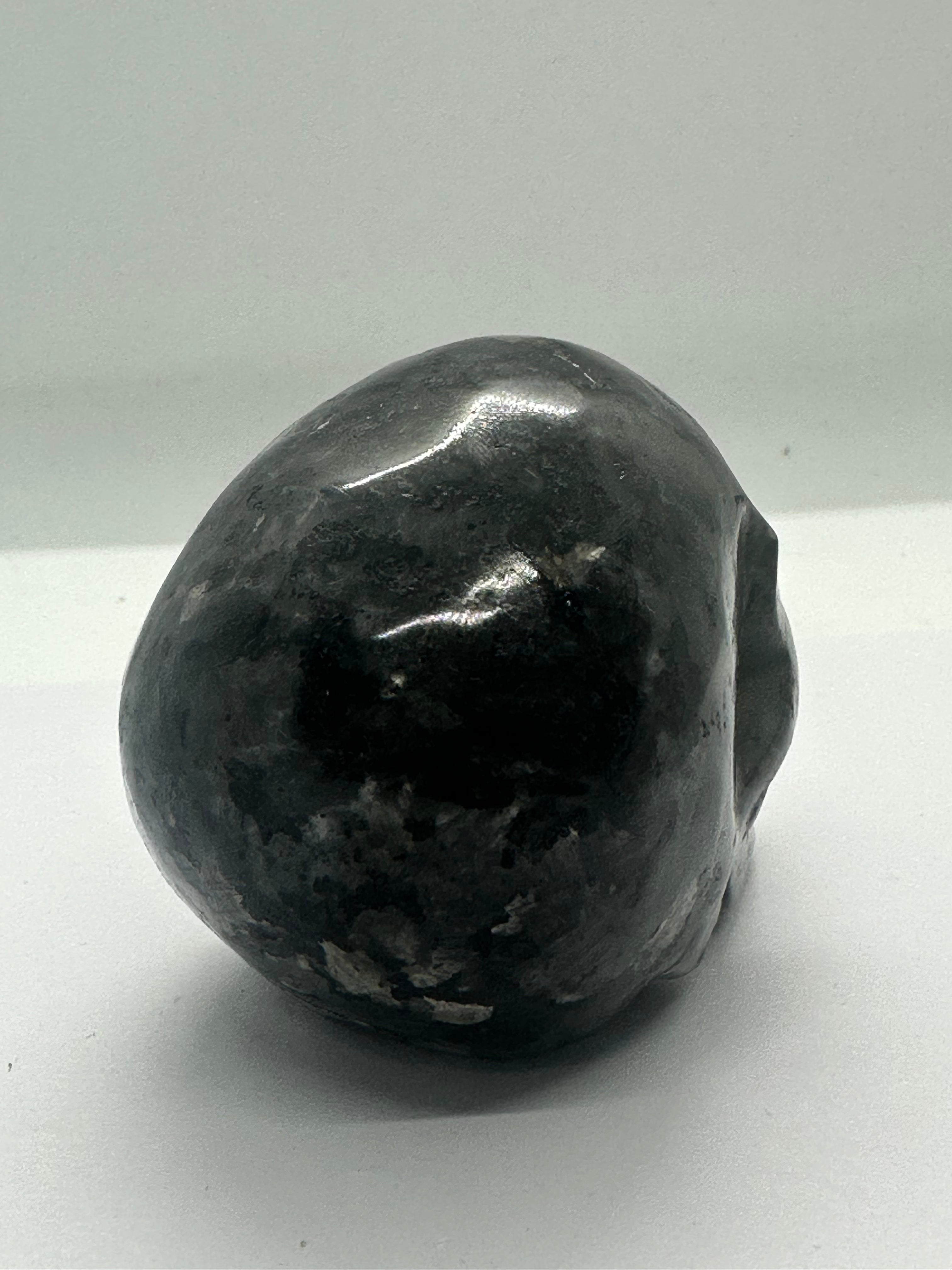 Lava Stone Skull – 557g