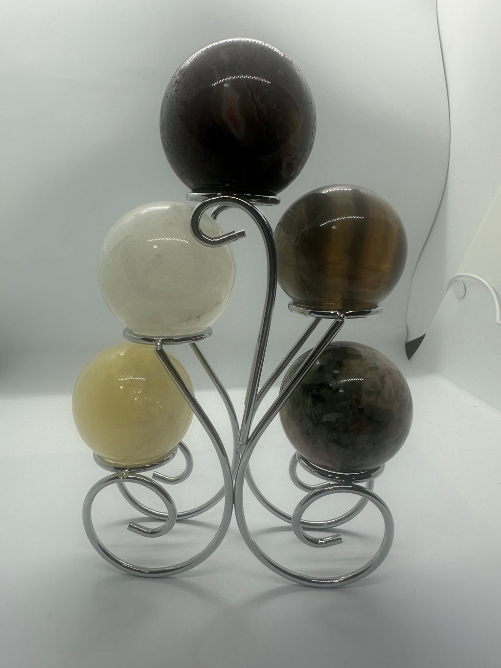 Metal sphere holder/ holds 5 spheres 134g