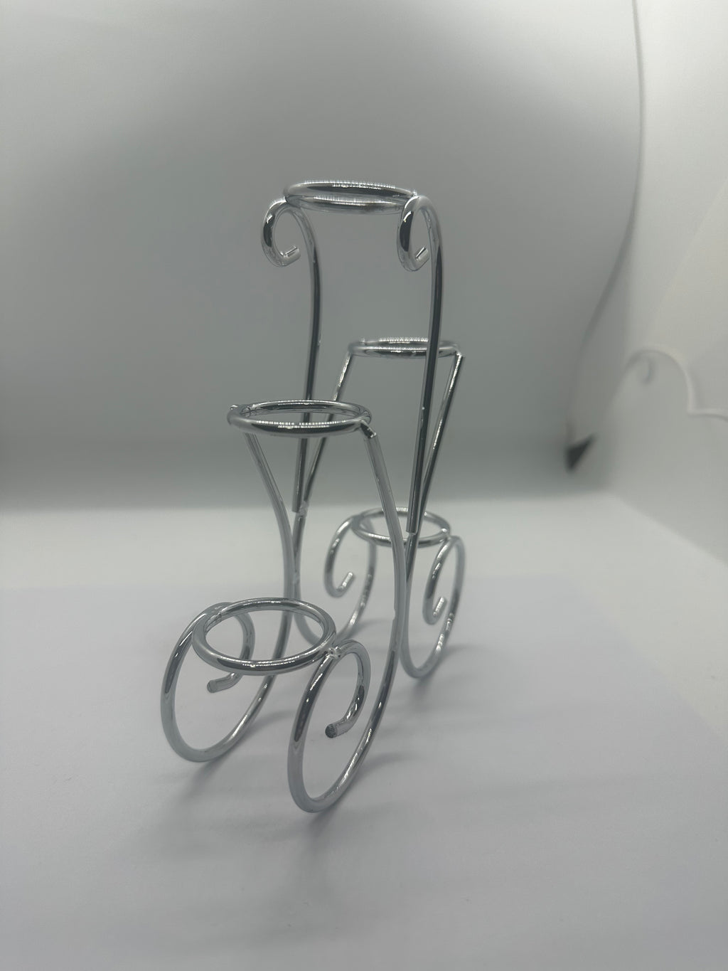 Metal sphere holder/ holds 5 spheres 134g