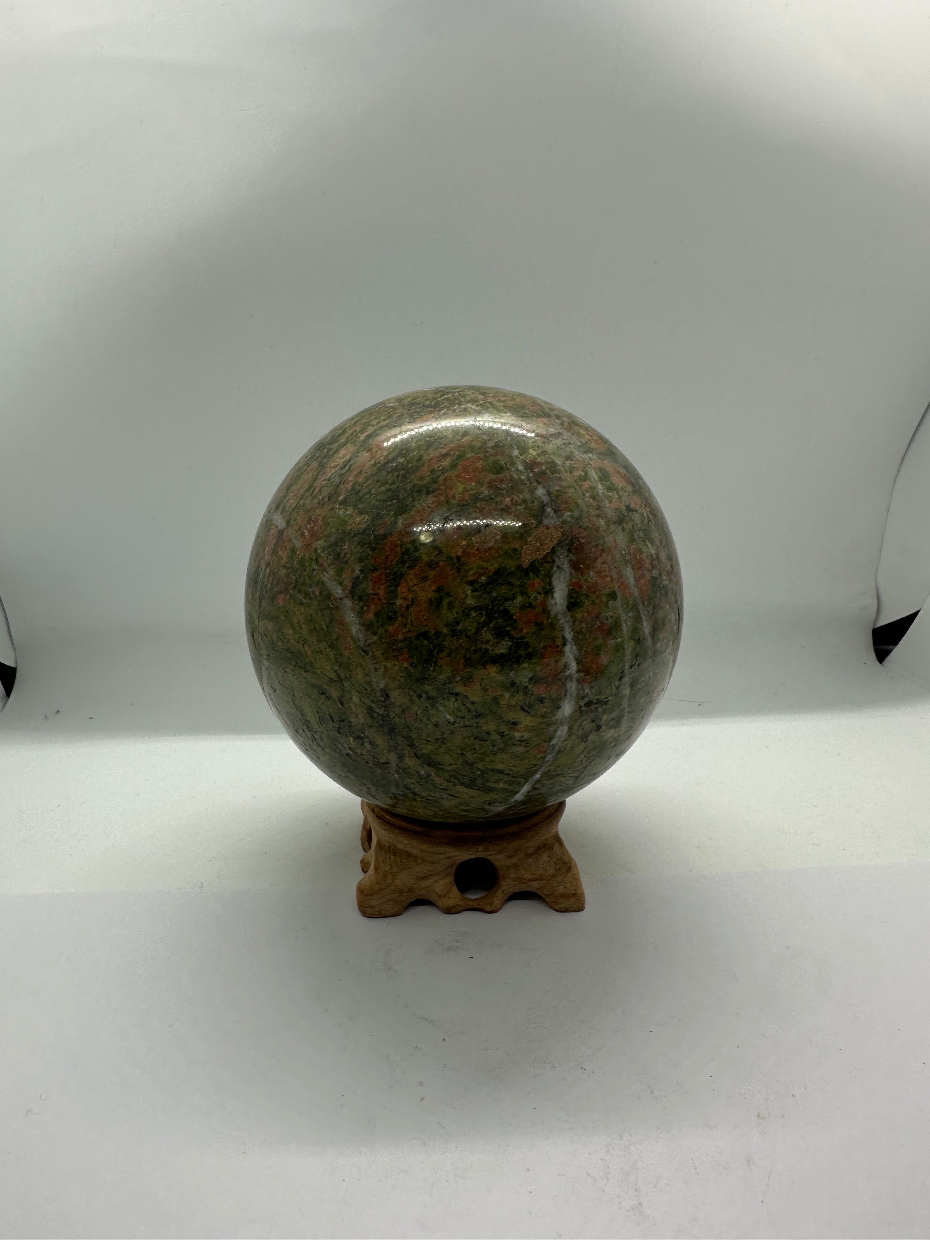 Unakite Sphere with Quartz Lines – 2.33kg (115mm Diameter)