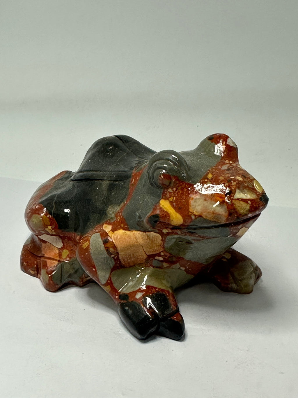Longken jade frog carving