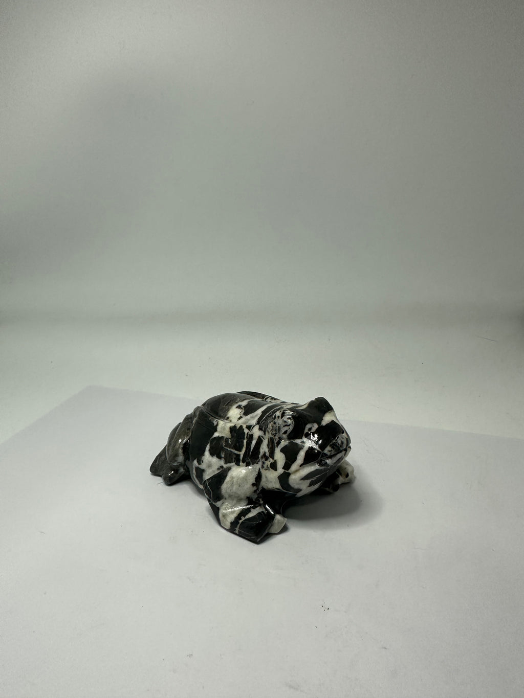 Zebra jasper frog carving