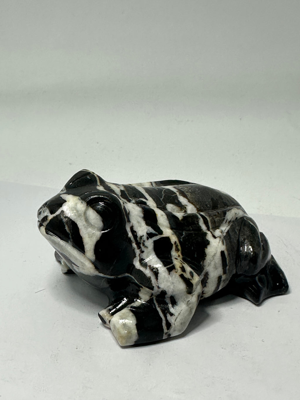 Zebra jasper frog carving