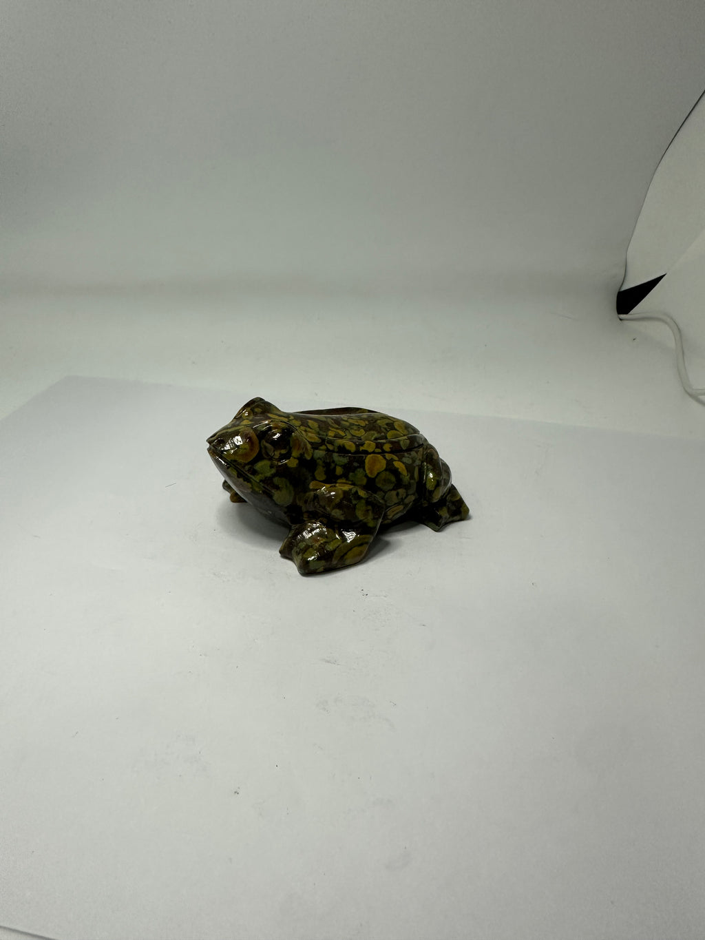 Bamboo jasper frog carving