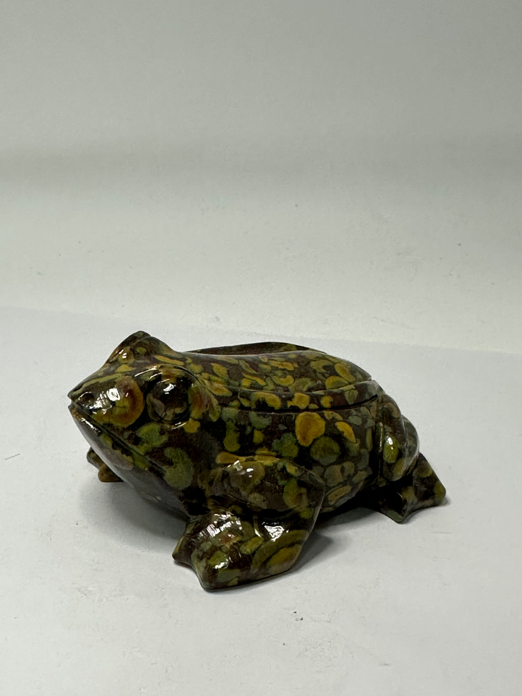 Bamboo jasper frog carving