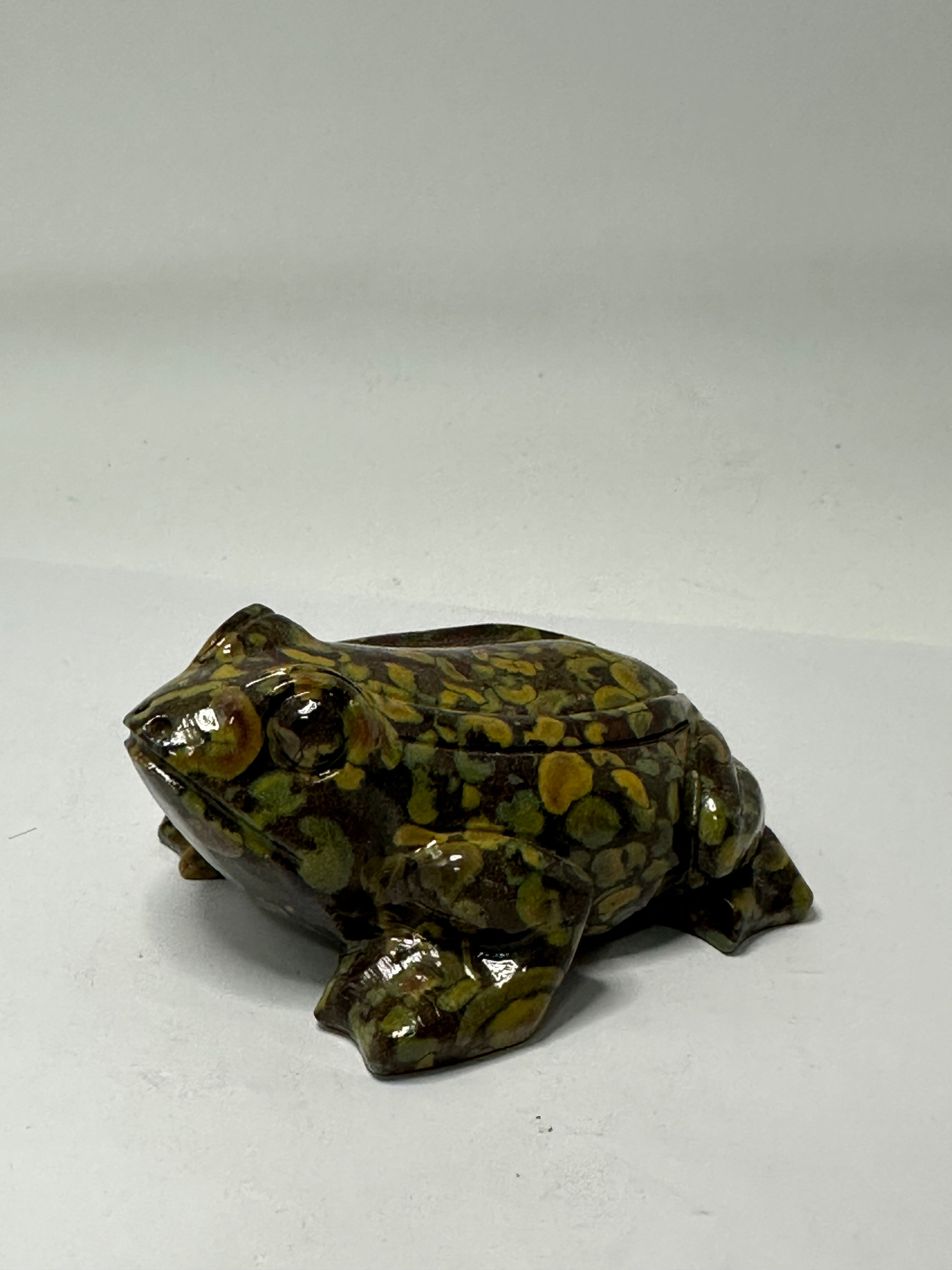 Bamboo jasper frog carving