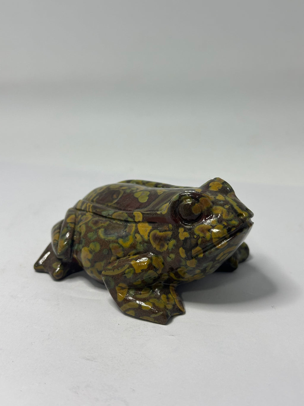 Bamboo jasper frog carving
