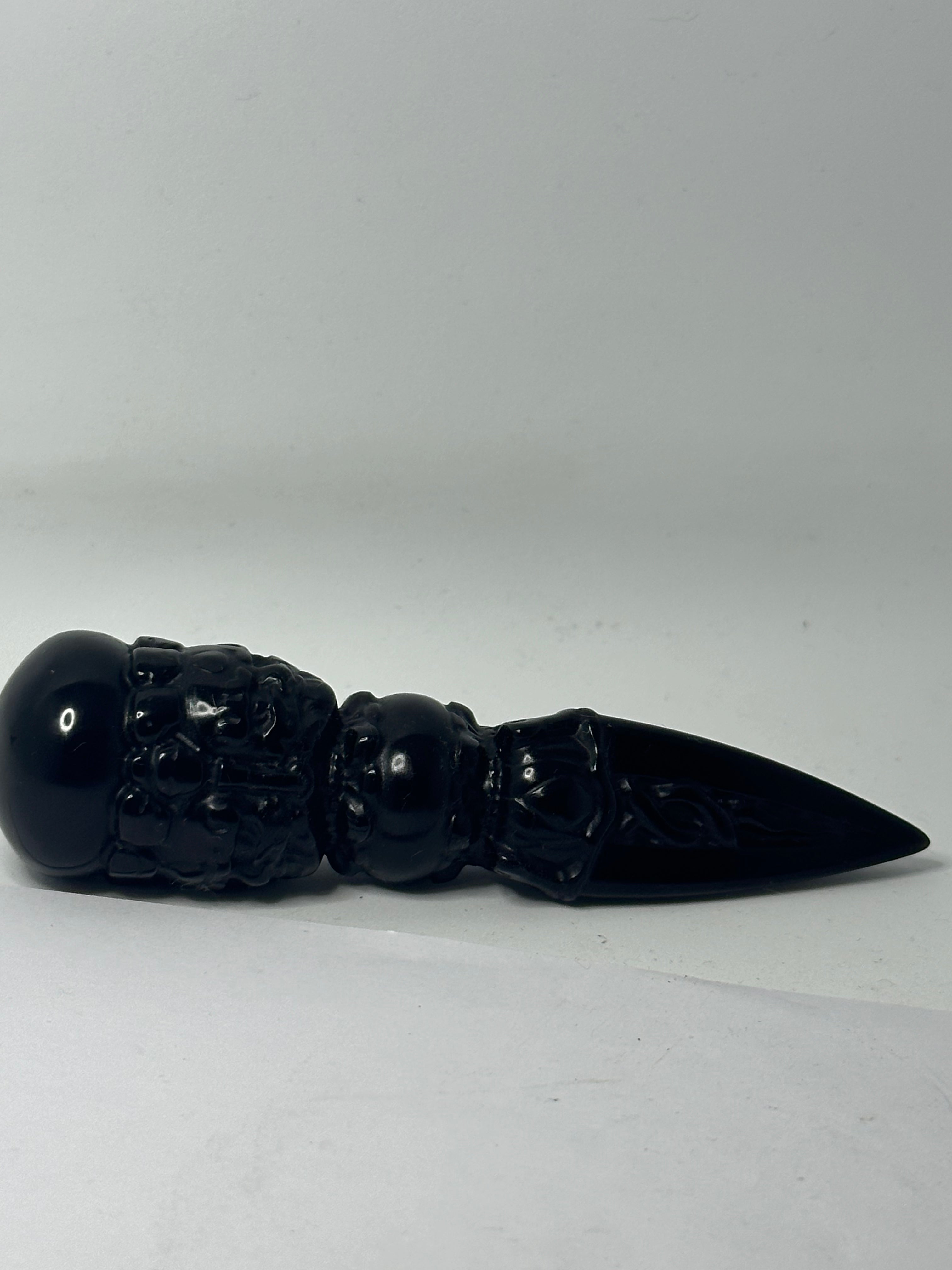 Black obsidian dagger