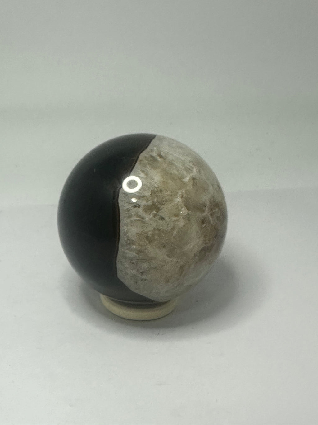 Black Agate Sphere 311g – 60mm Diameter