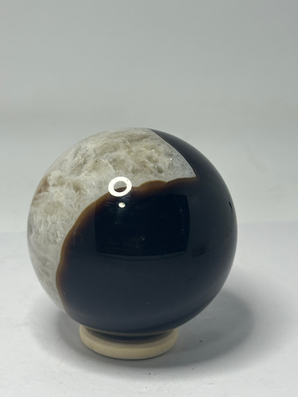 Black Agate Sphere 311g – 60mm Diameter
