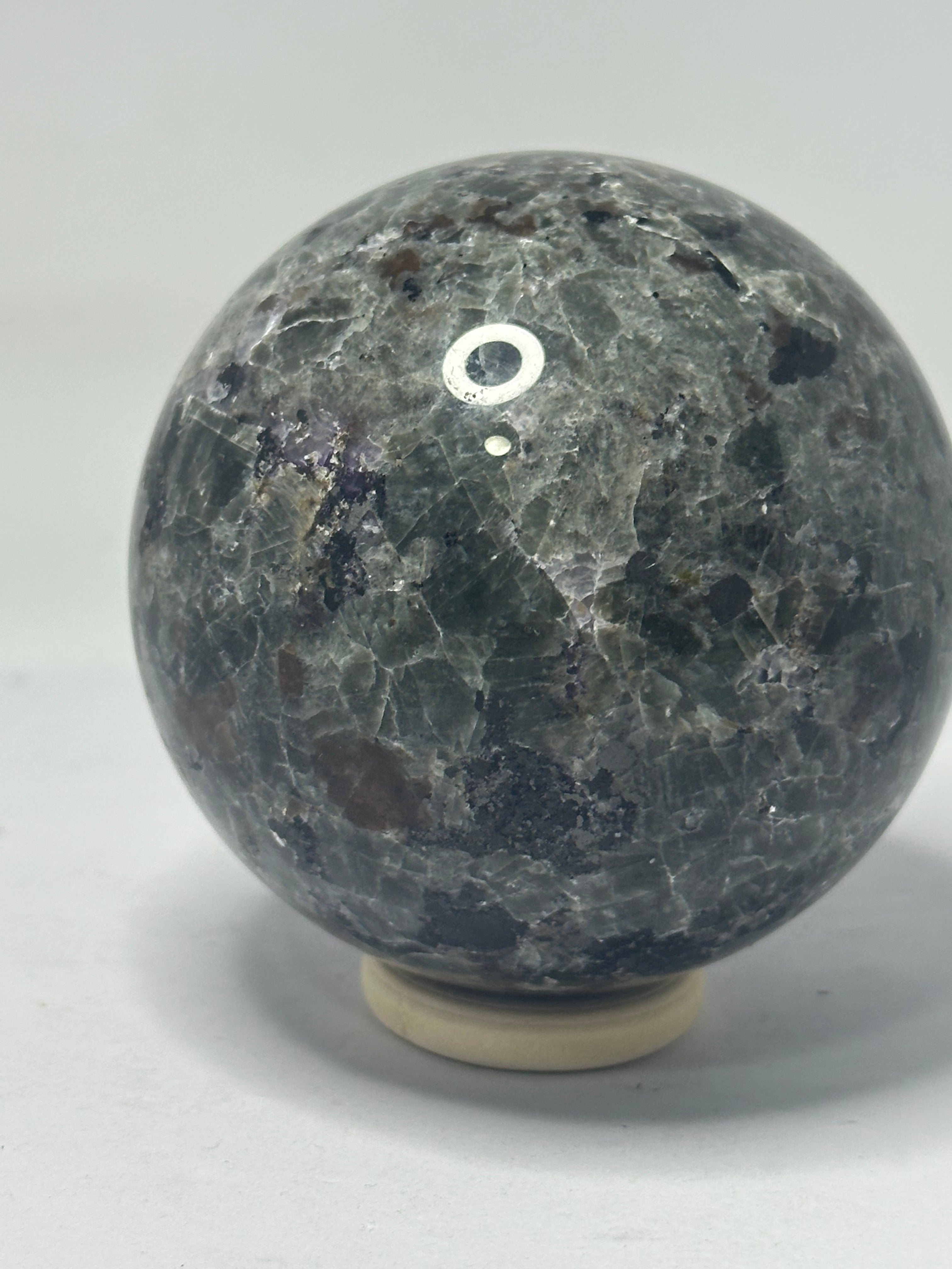 Yooperlite Sphere 463g – 70mm Diameter