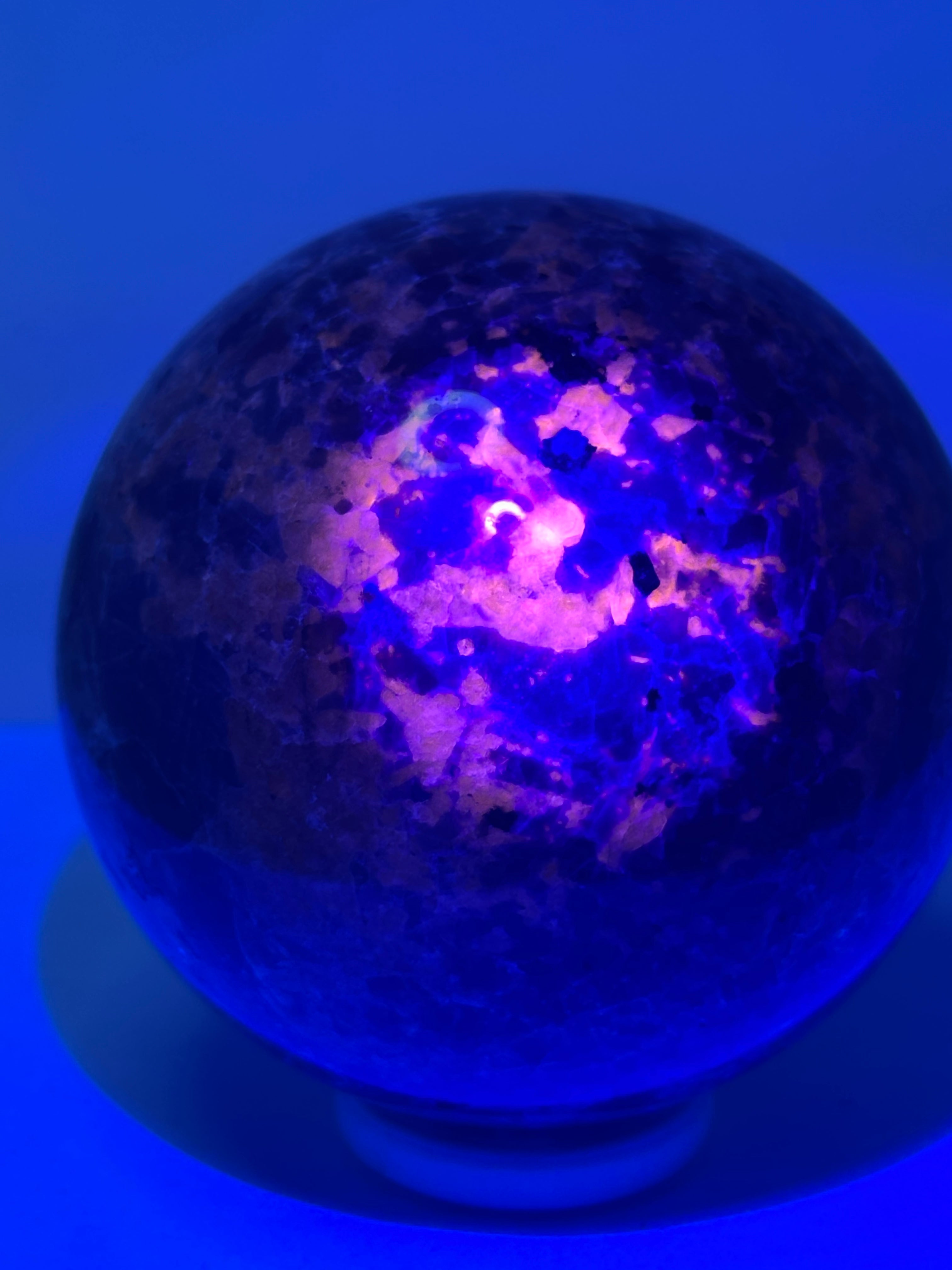 Yooperlite Sphere 463g – 70mm Diameter