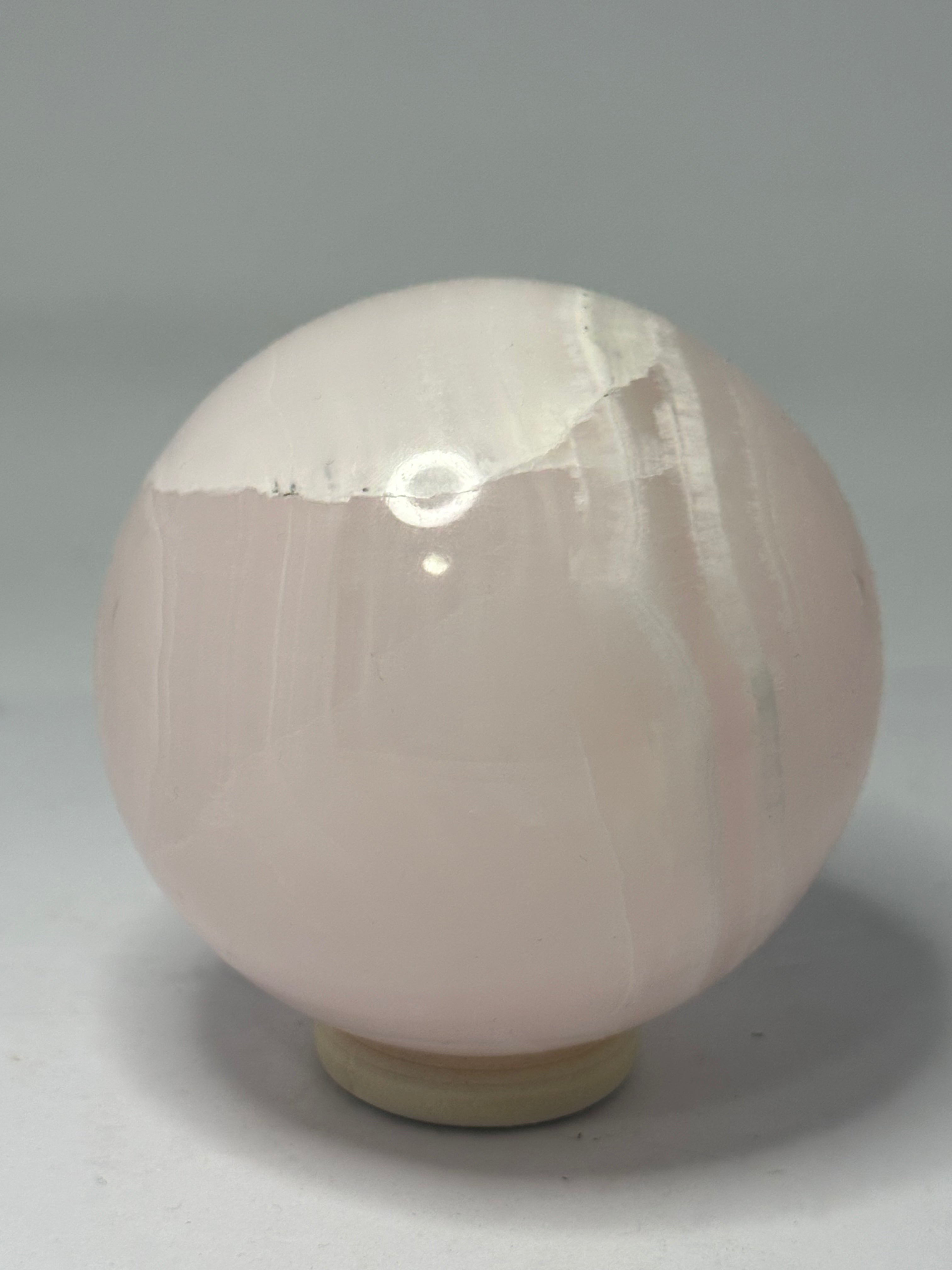 Mangano Calcite Sphere 451g – 69mm Diameter