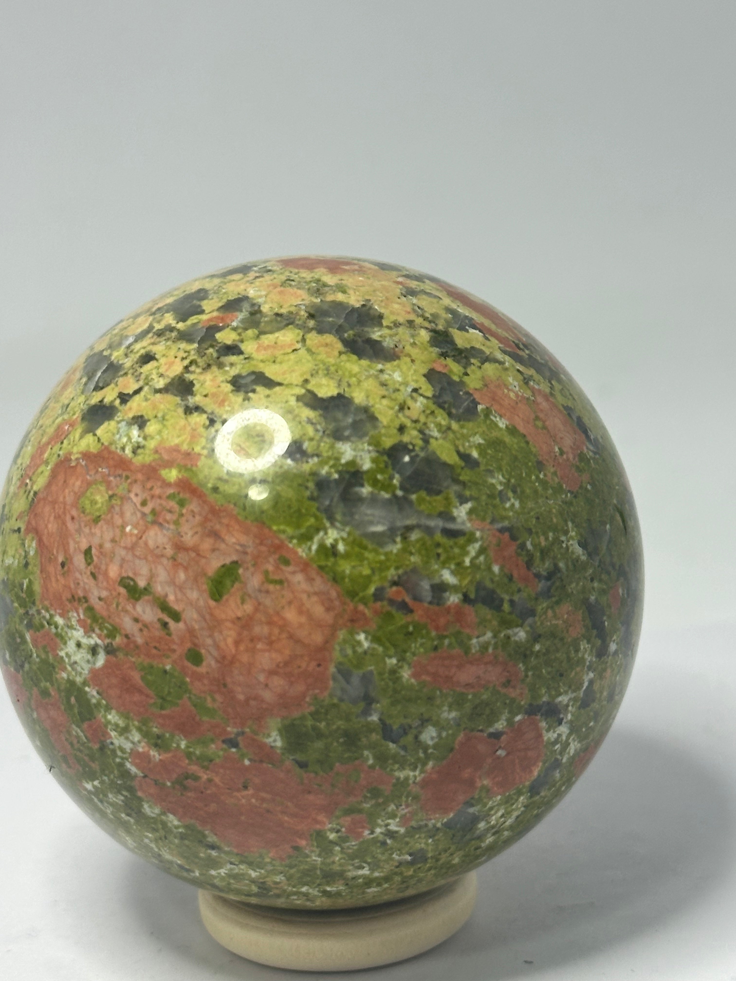 Unakite Sphere 443g – 67mm Diameter