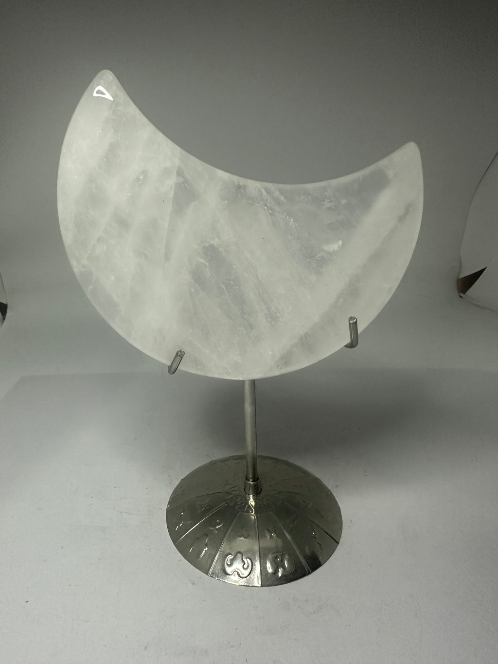 Clear Quartz Moon Carving – 126g