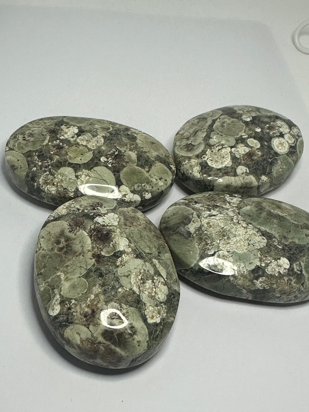 Green Flower Agate Palm Stone – 100g