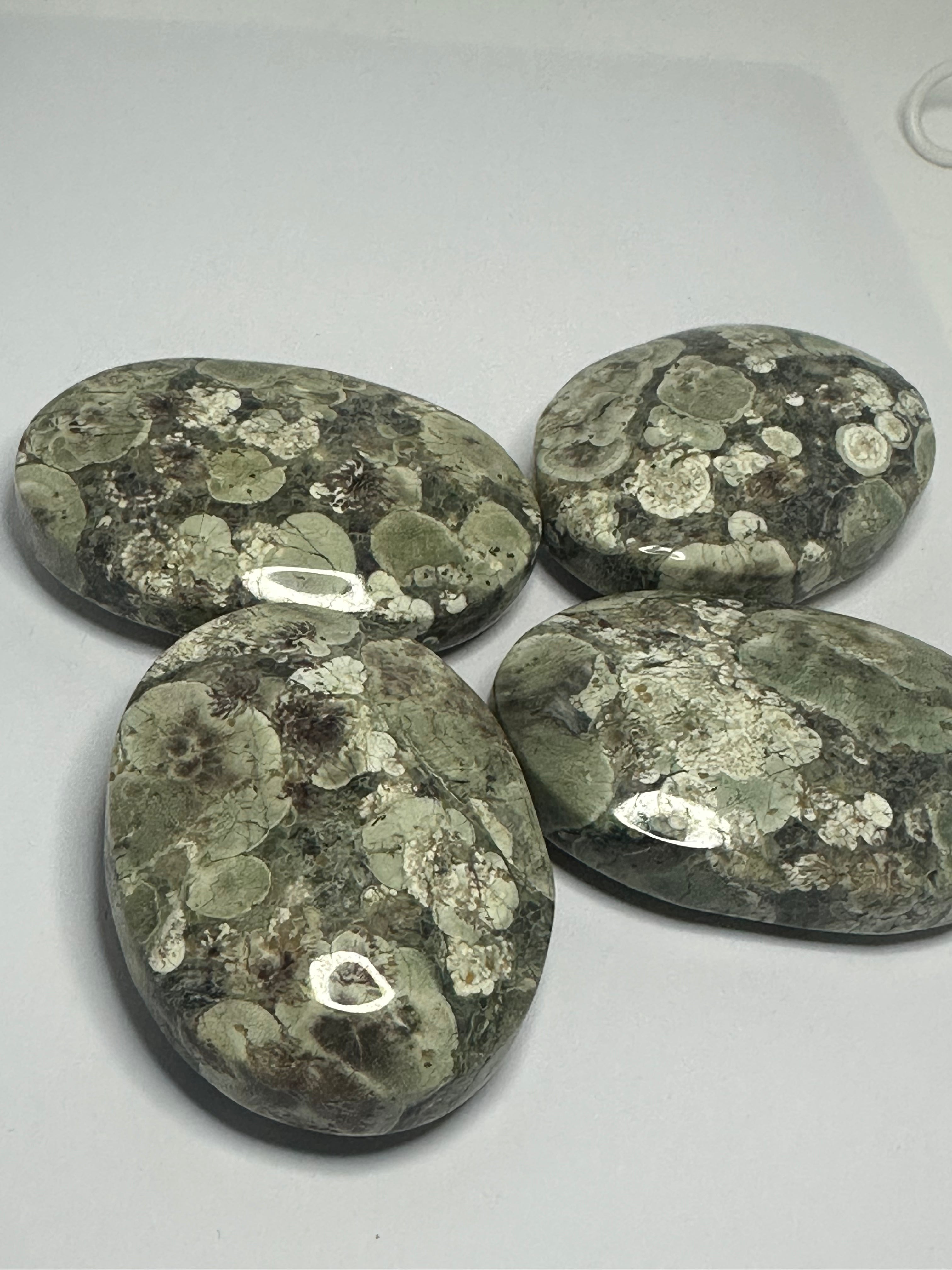 Green Flower Agate Palm Stone – 100g