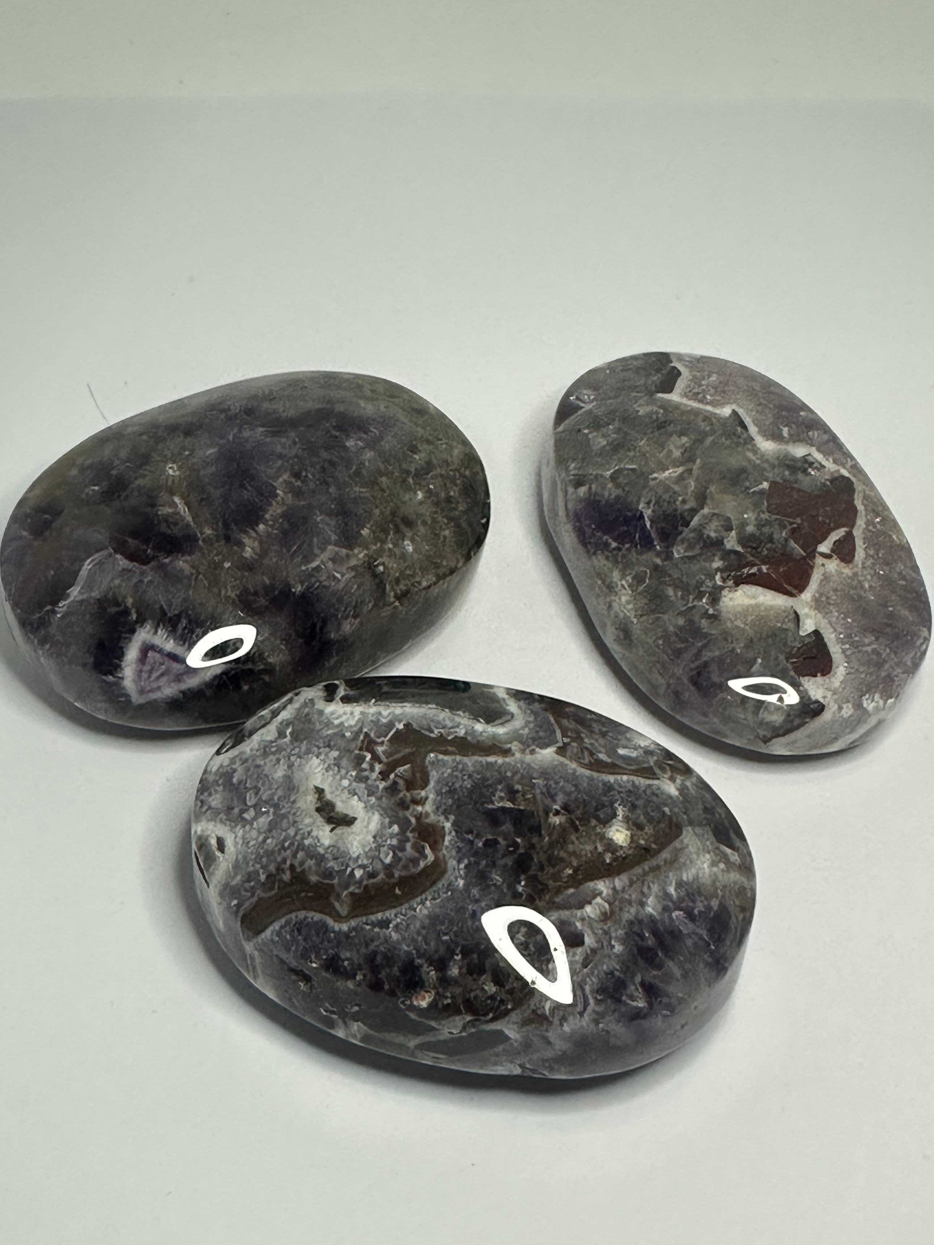 Dream Amethyst Palm Stone – 130g
