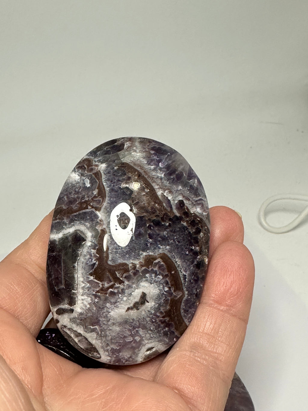 Dream Amethyst Palm Stone – 130g