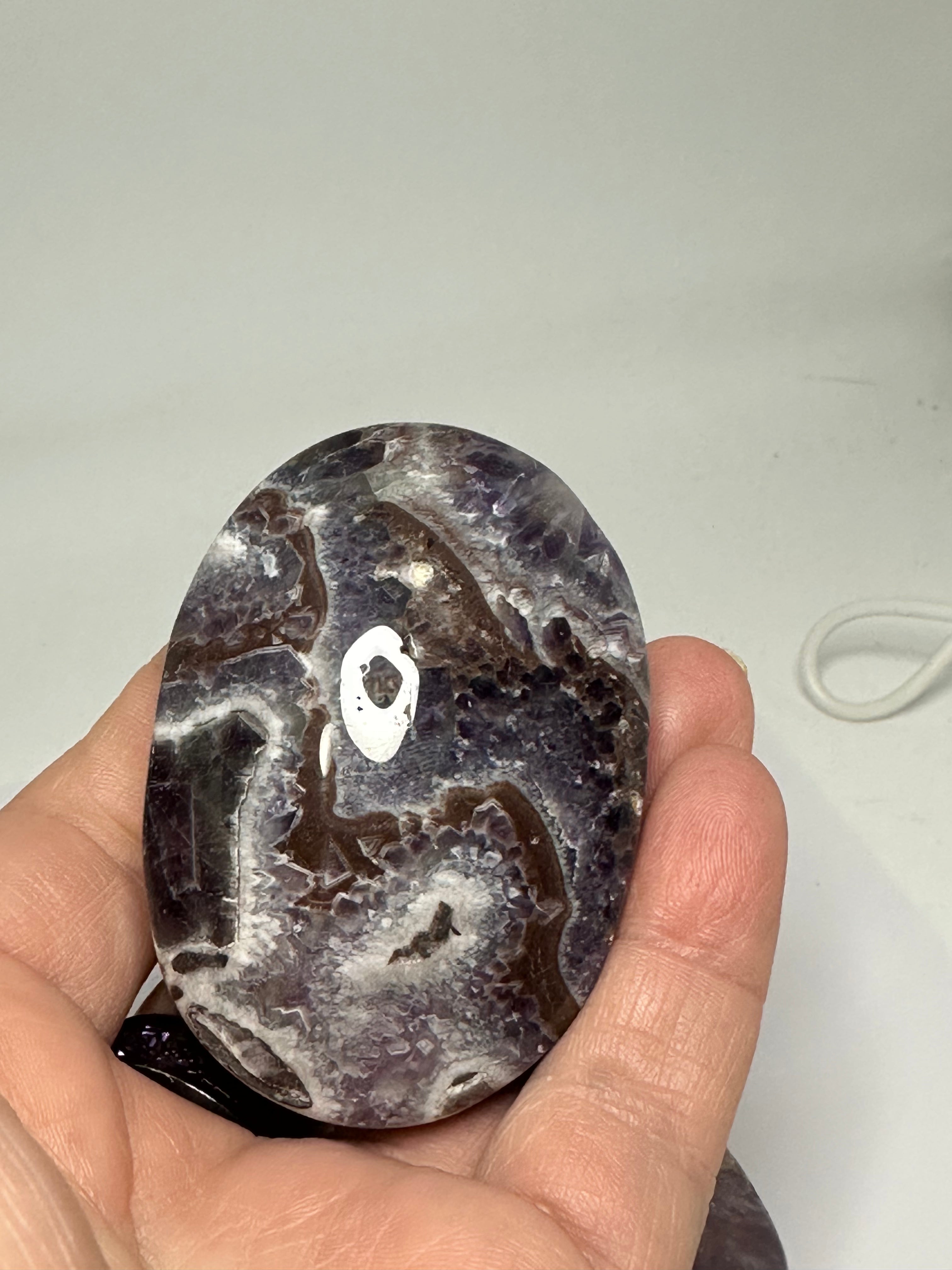 Dream Amethyst Palm Stone – 130g