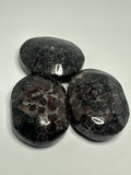 Garnet Palm Stone – 62g