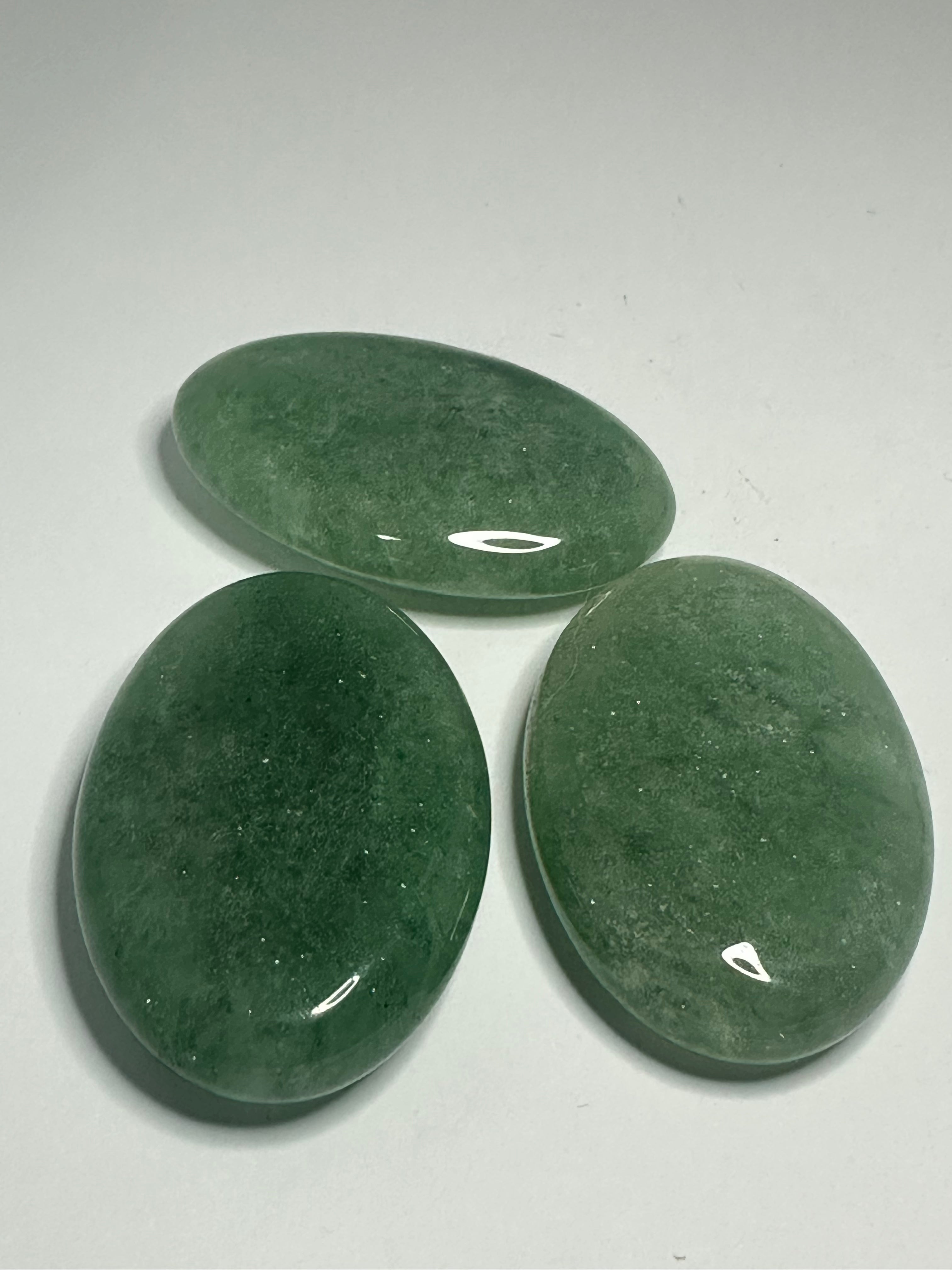 Green Aventurine Palm Stone – 47g