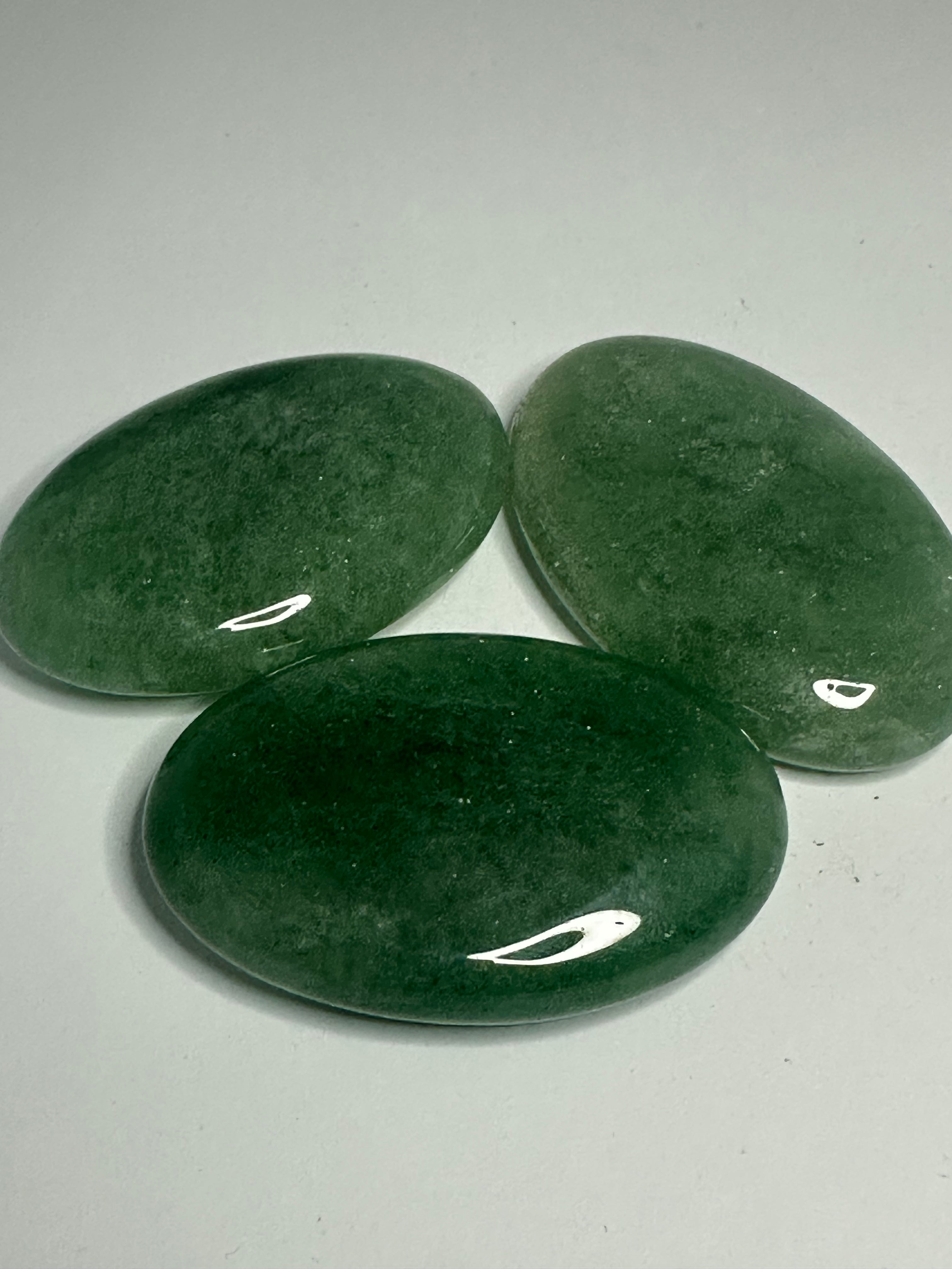 Green Aventurine Palm Stone – 47g
