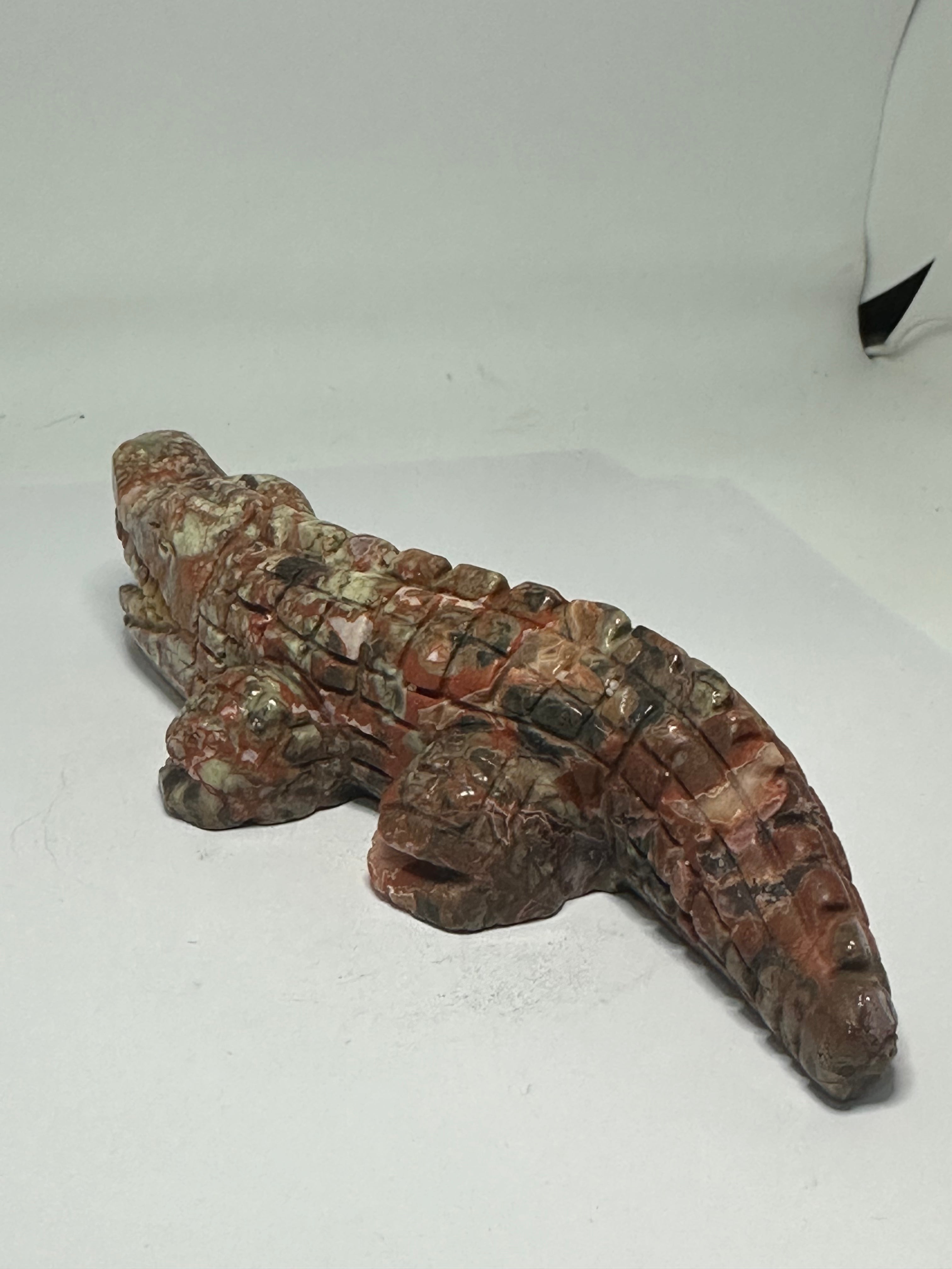 Money Agate Crocodile Carving – 340g