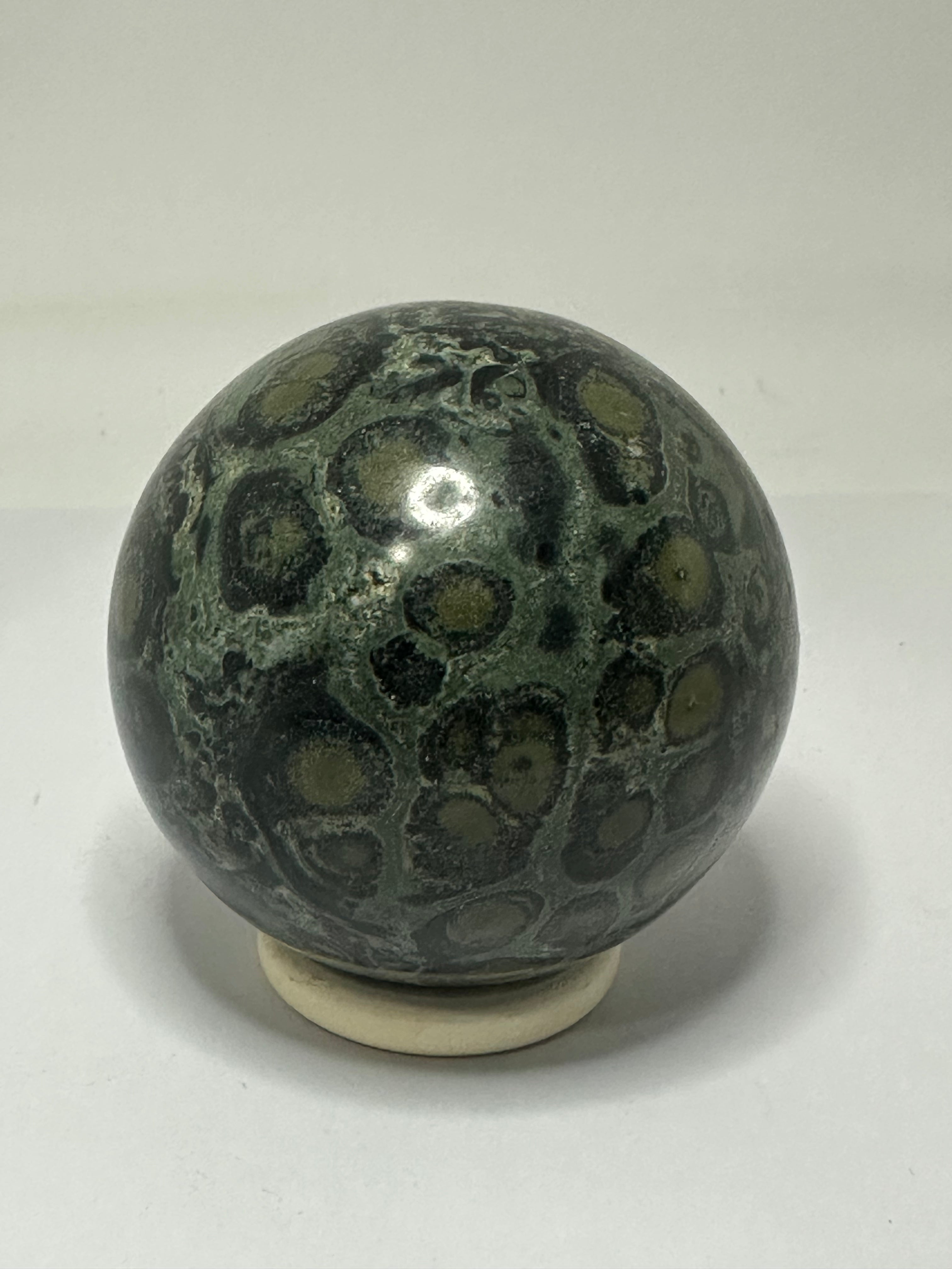 Kambaba Jasper Sphere – 511g
