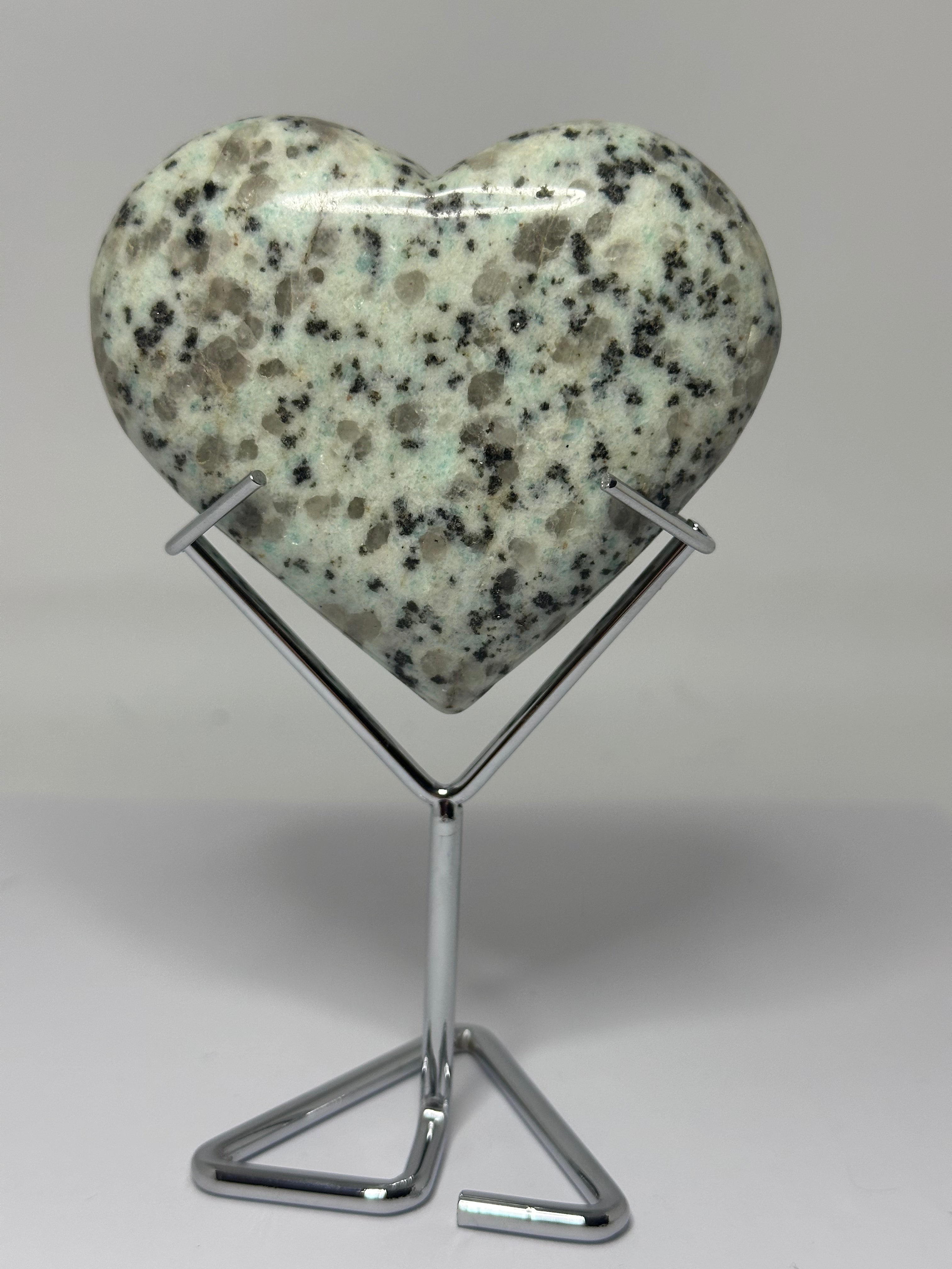 Kiwi Jasper Heart on Stand