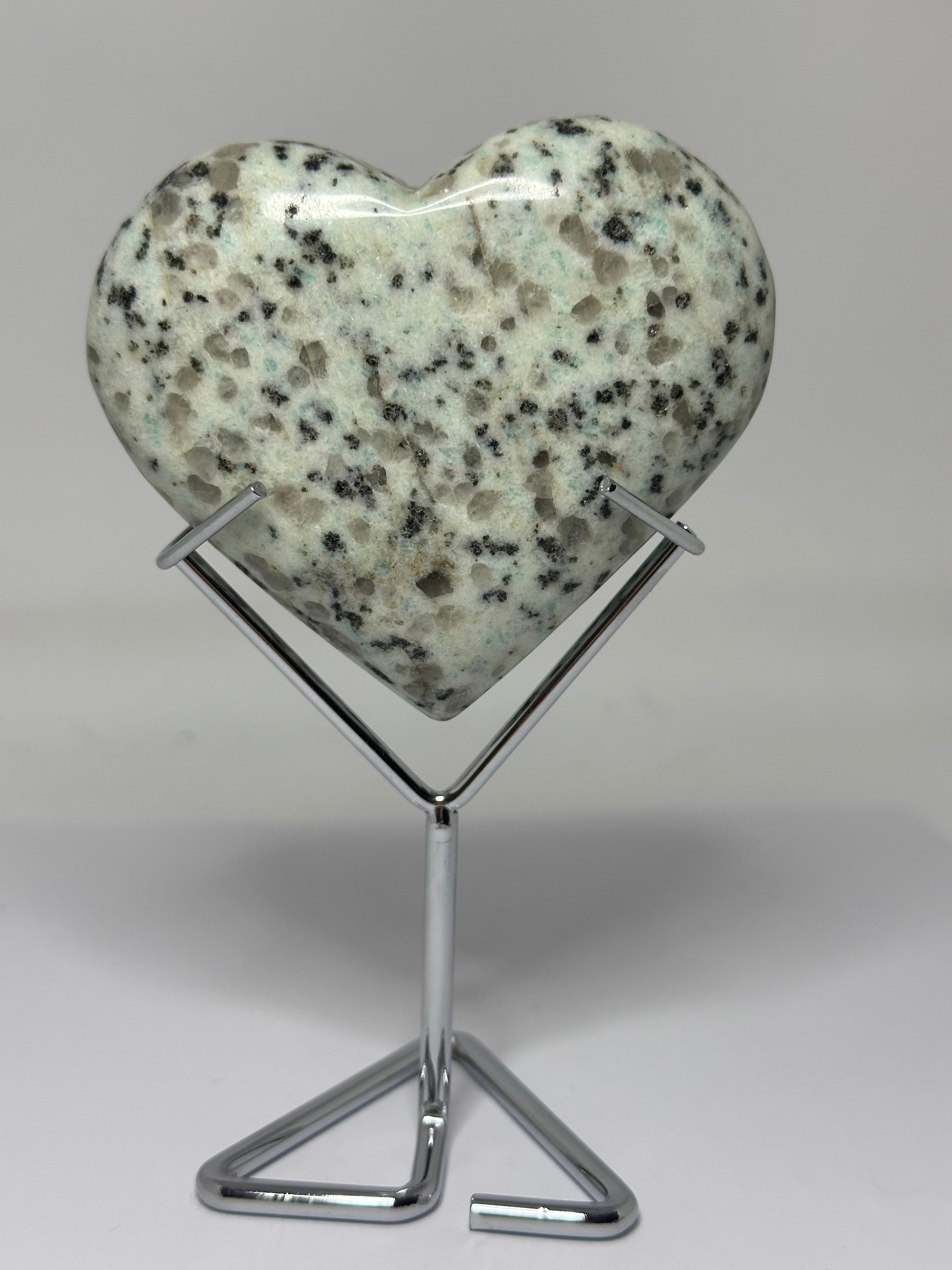 Kiwi Jasper Heart on Stand
