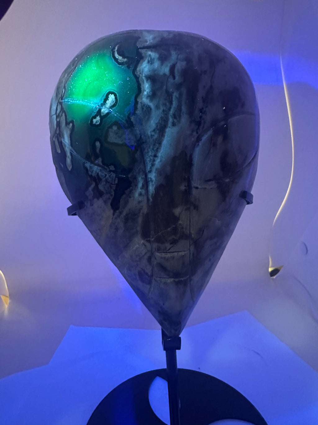 Volcanic Agate Alien Head Carving on Custom Stand – 2kg