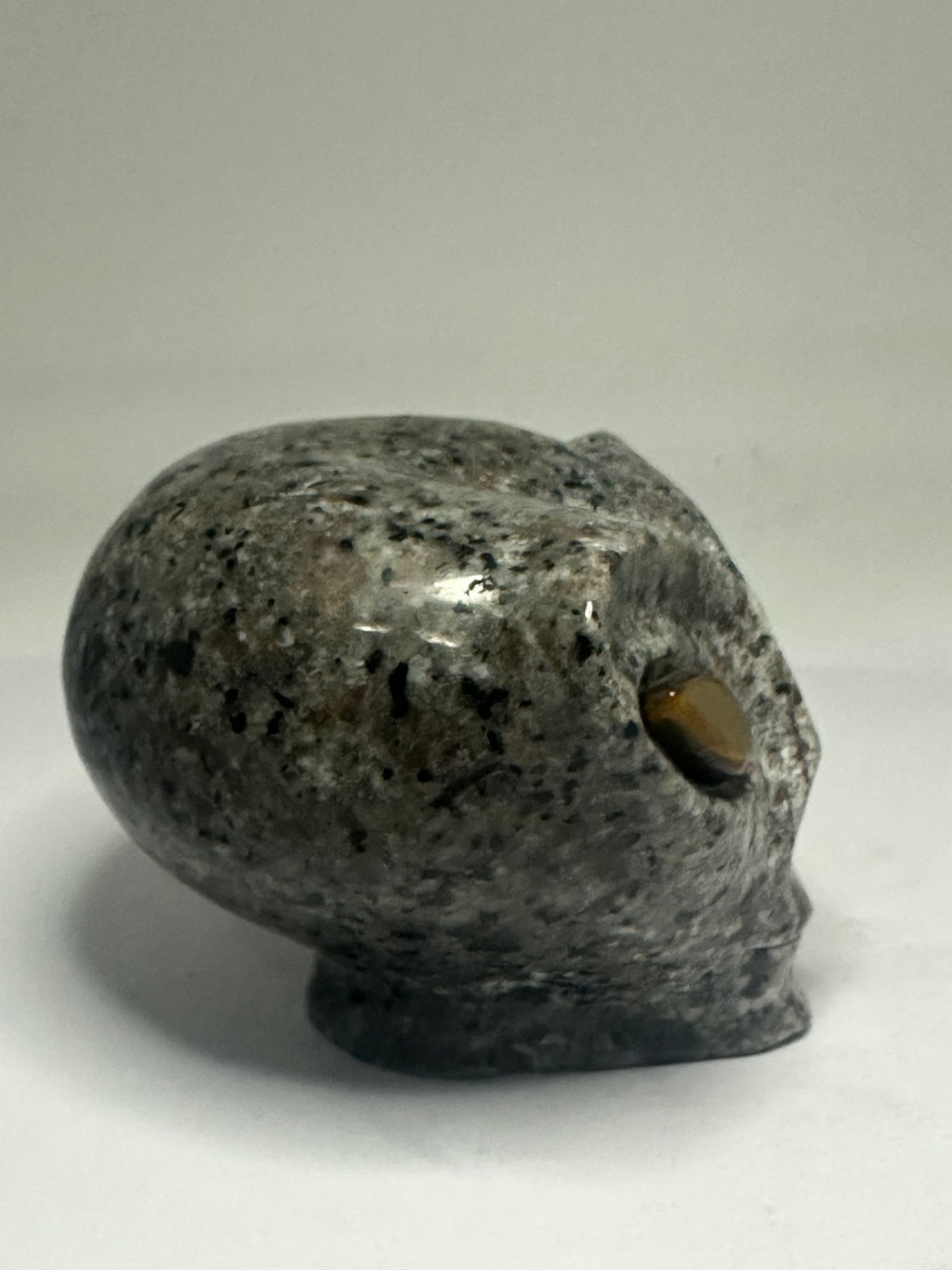 Yooperlite Alien Head Carving with Tiger’s Eye Eyes – 492g