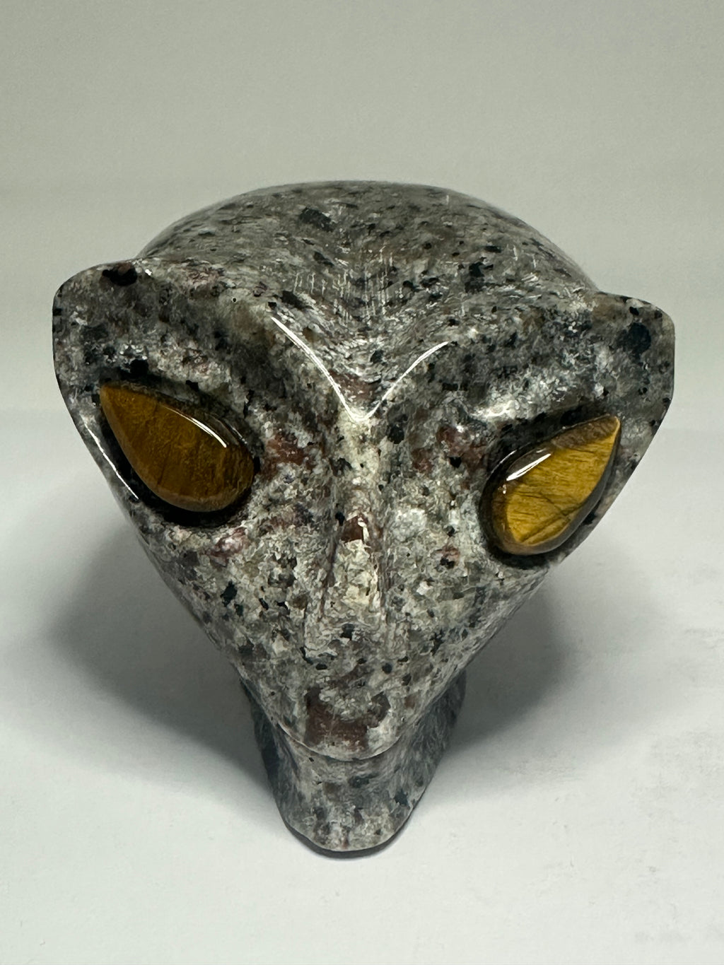 Yooperlite Alien Head Carving with Tiger’s Eye Eyes – 492g