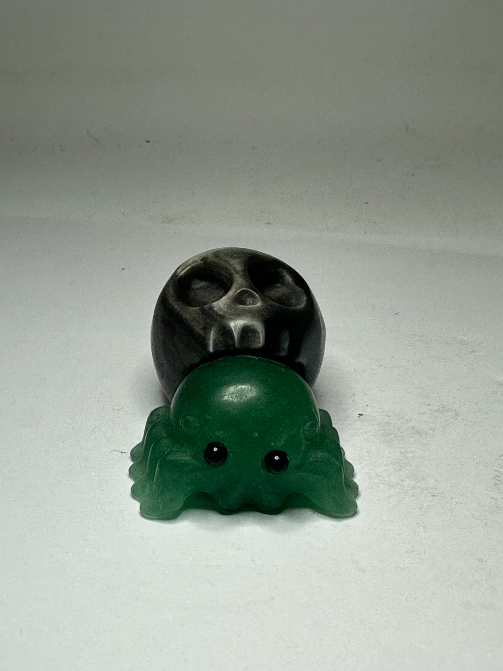 Green Aventurine Spider with Silver Obsidian Body – 91g
