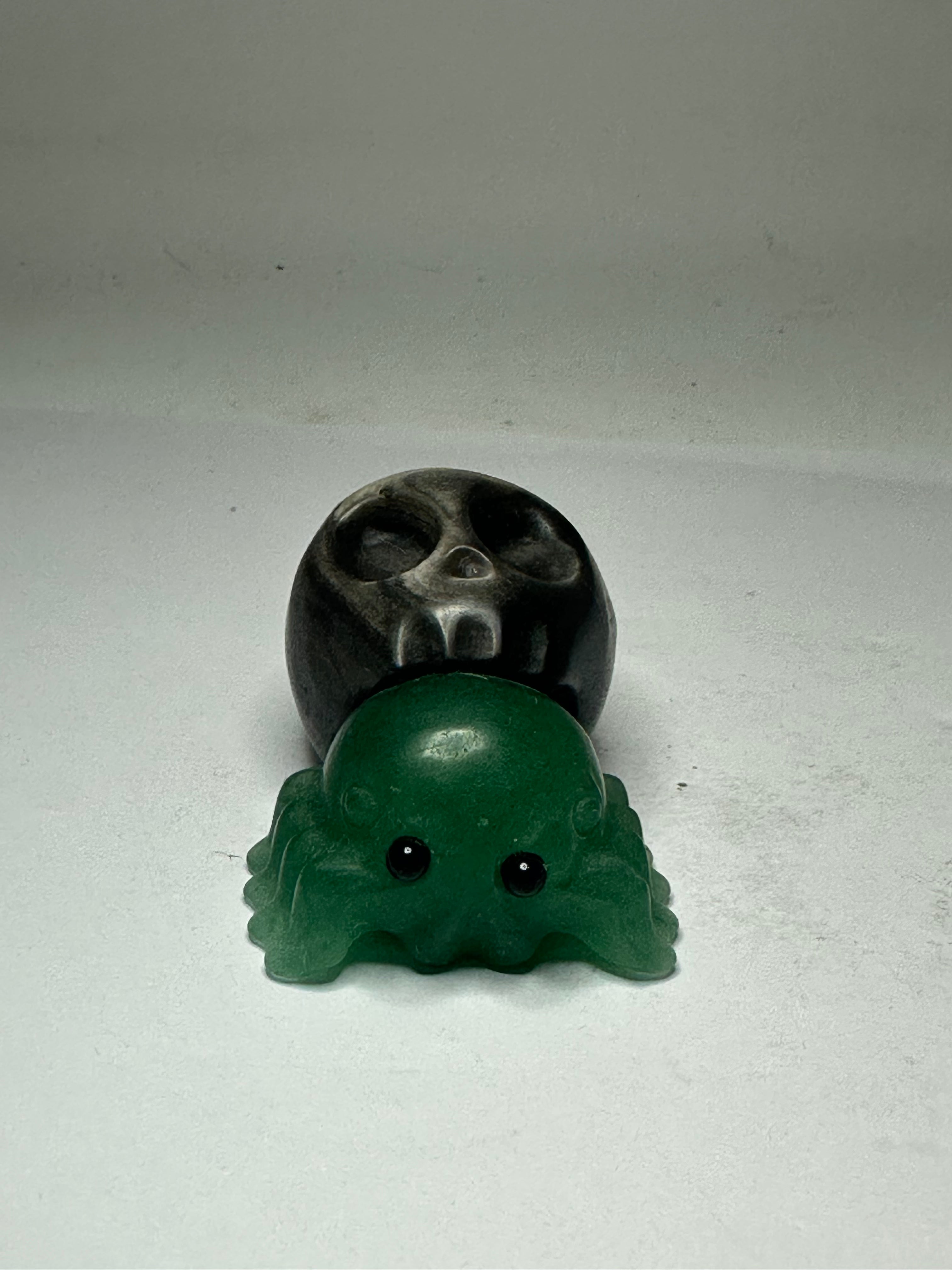 Green Aventurine Spider with Silver Obsidian Body – 91g
