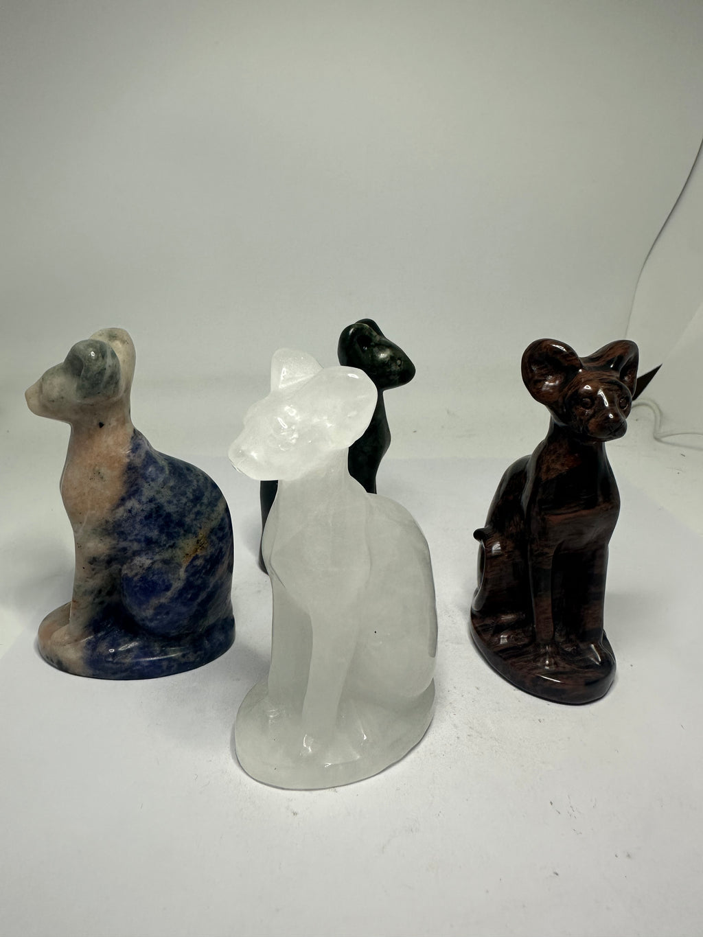Sphinx Crystal cat carving- 121g