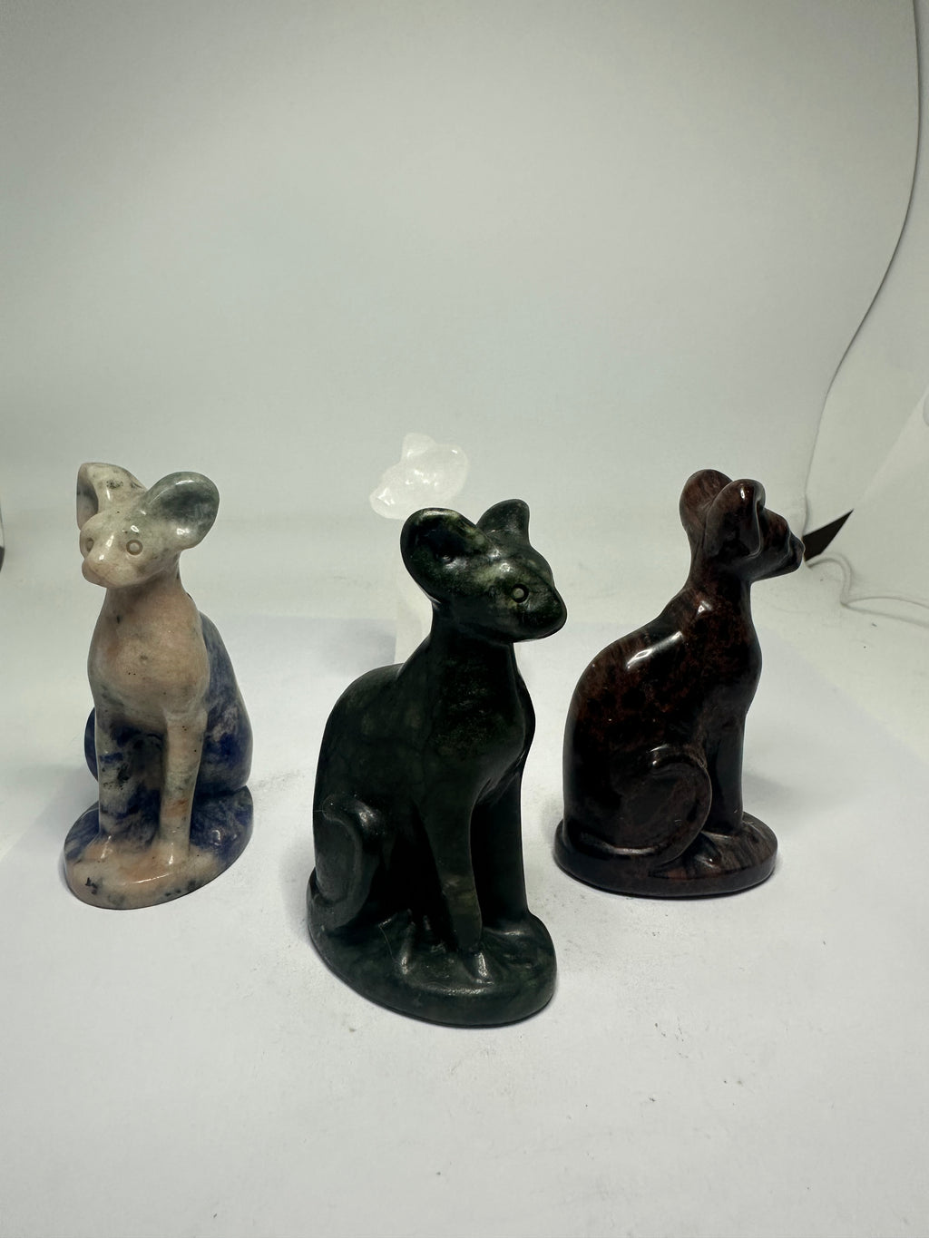 Sphinx Crystal cat carving- 121g