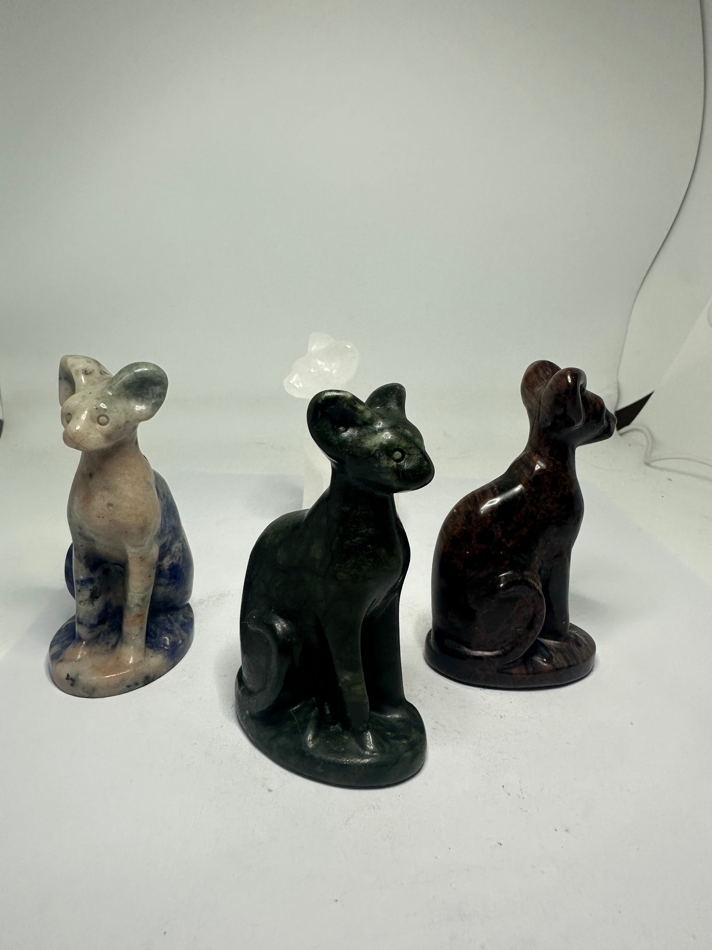 Sphinx Crystal cat carving- 121g