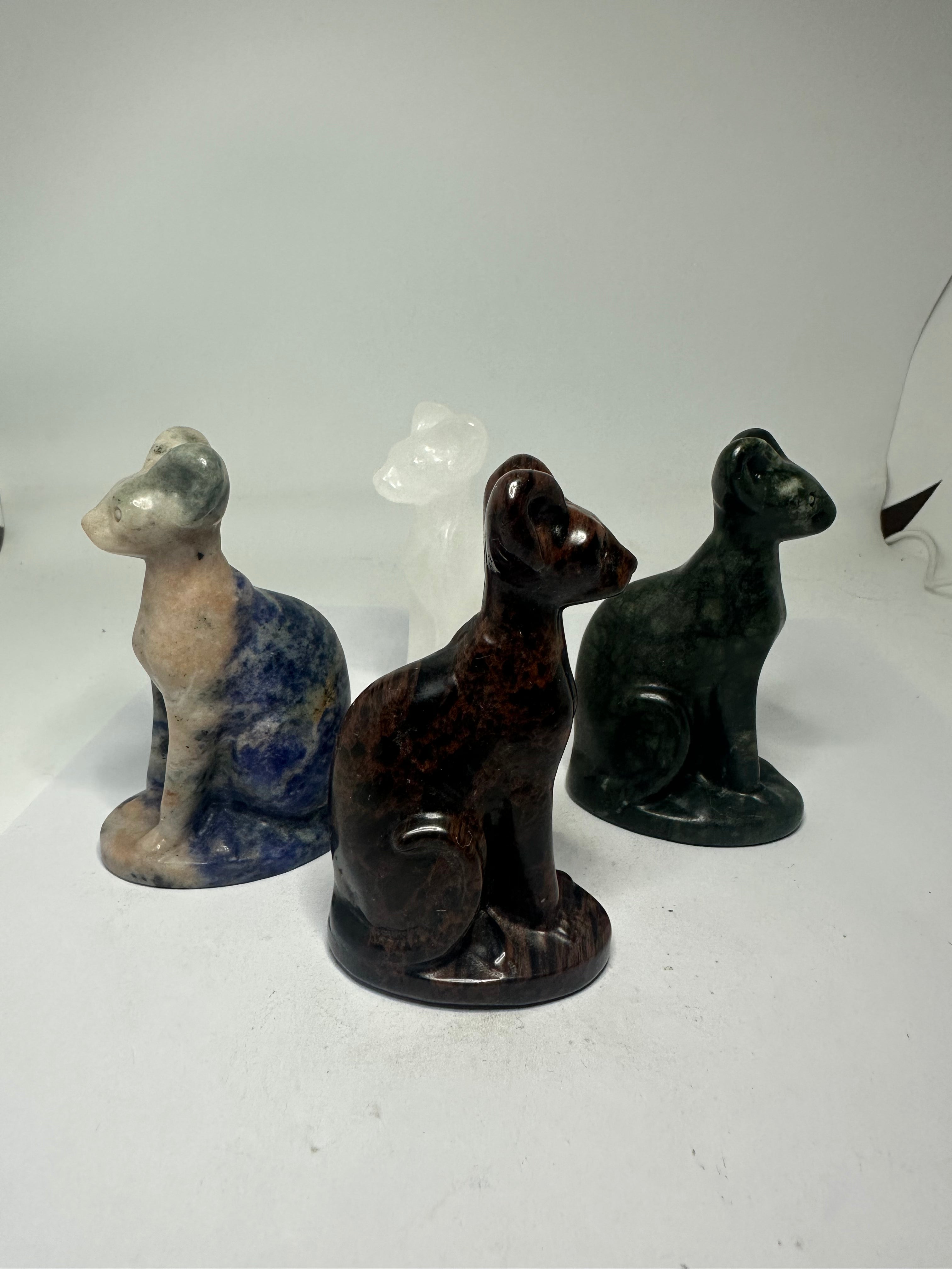Sphinx Crystal cat carving- 121g